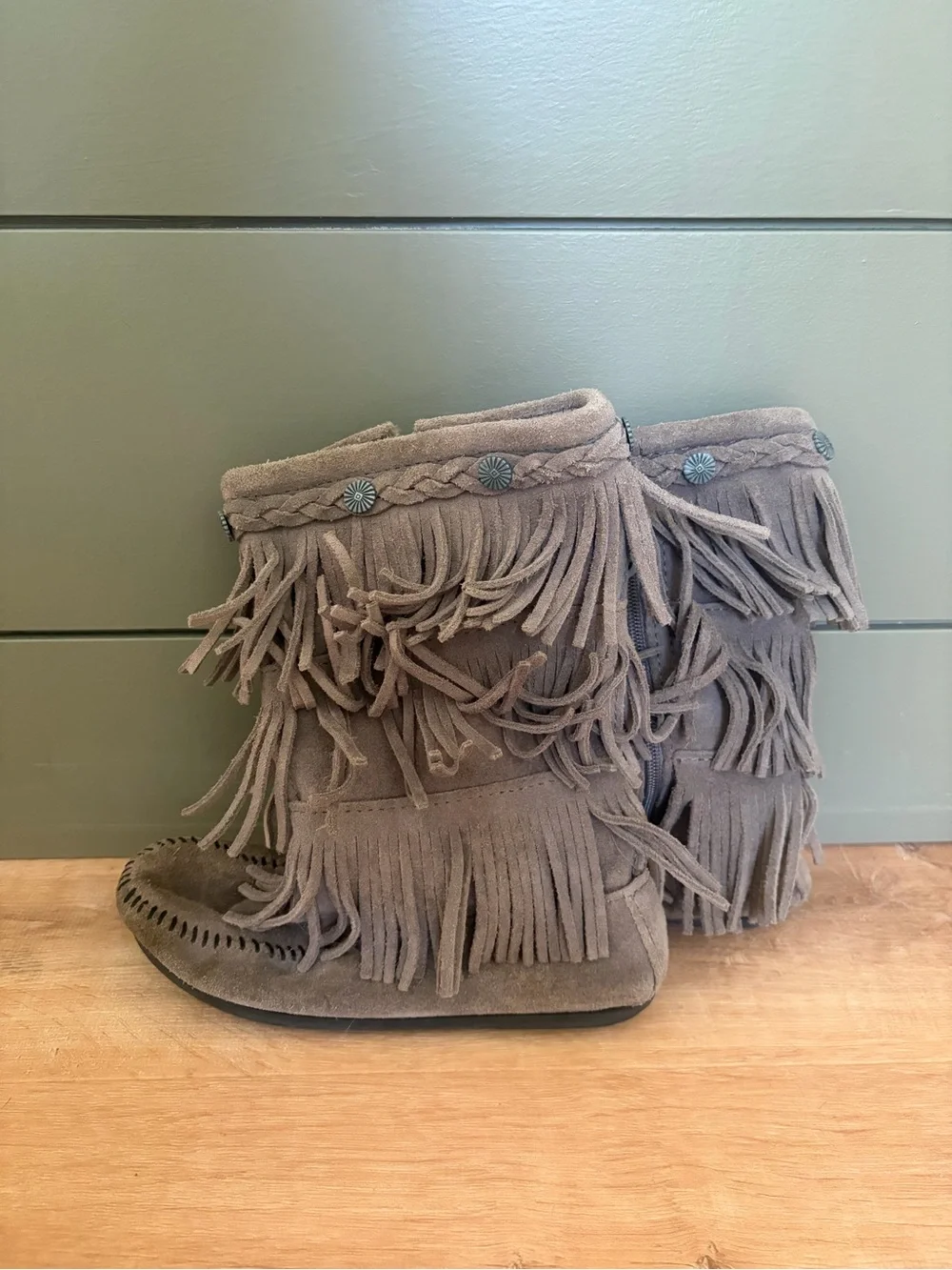Minnetonka Girls Suede 3 Layer Fringe Moccasin Boots - Taupe Grey Size 2